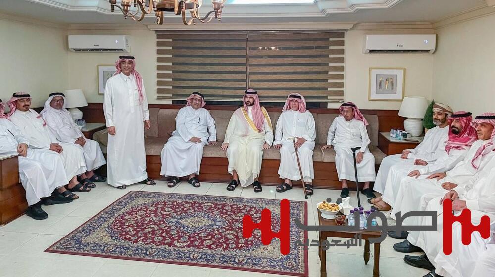 نائب أمير المنطقة الشرقية يقدّم التعازي لأسرة العطيشان في فقيدتهم