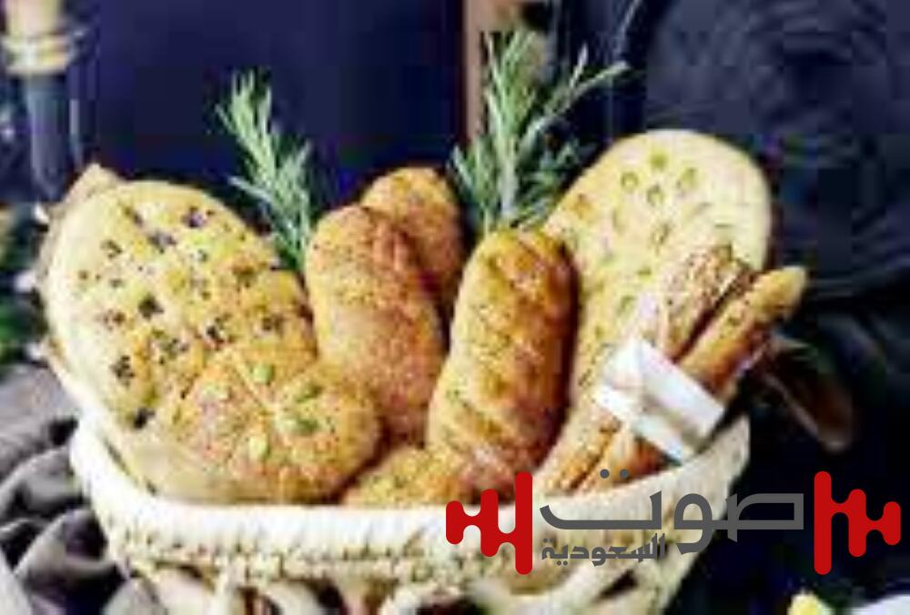 دراسة: تناول الخبز الأبيض قد يزيد من خطر الوفاة بسرطان القولون