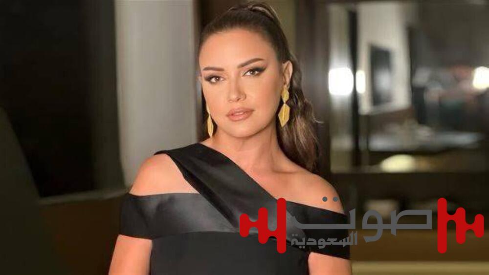 «ابني السبب».. فنانة شهيرة تدافع عن نفسها بعد تعرّضها للتنمر