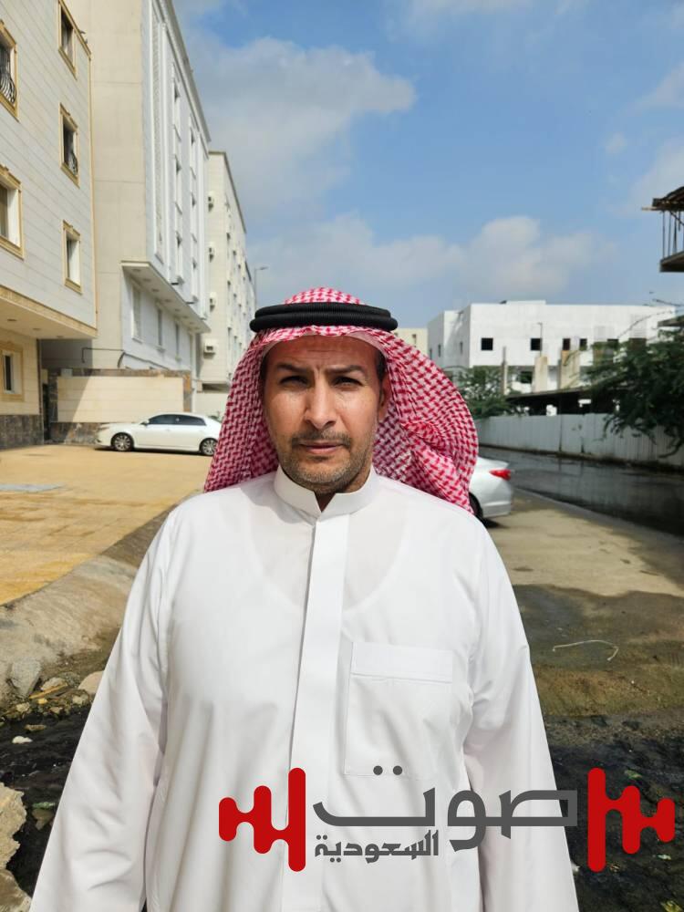 بعد أن حاصرت «مياه الصرف» بيته.. «القرشي» يستنجد عبر «عكاظ» بأمانة العاصمة المقدسة