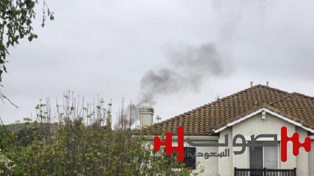 تحطم طائرة فوق منزل في كاليفورنيا