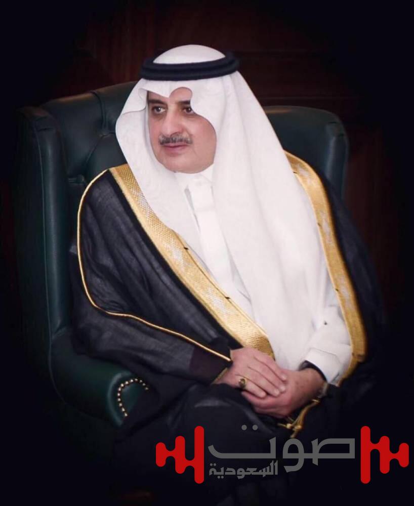 أمير تبوك يواسي الشريف في وفاة والدته