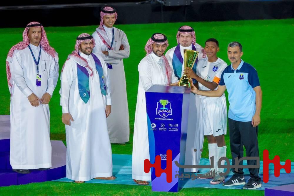 في نخبة دوري المدارس.. وزير الرياضة يتوّج أبطال الرياض