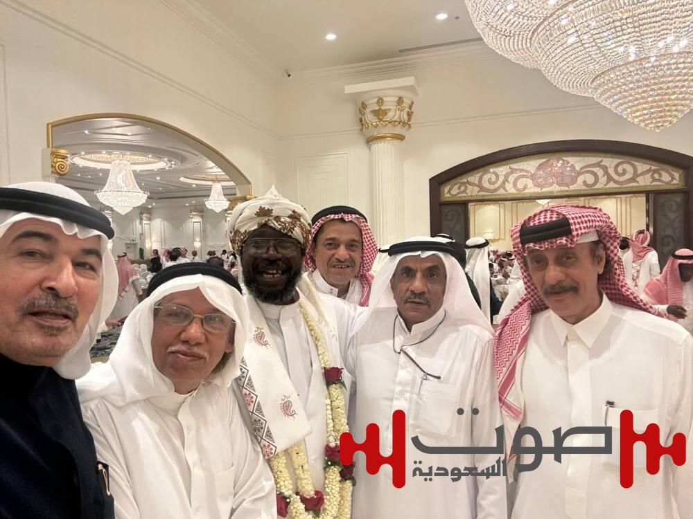 أبو عصيدة والنواب يزفّون محمد لعشّ الزوجية