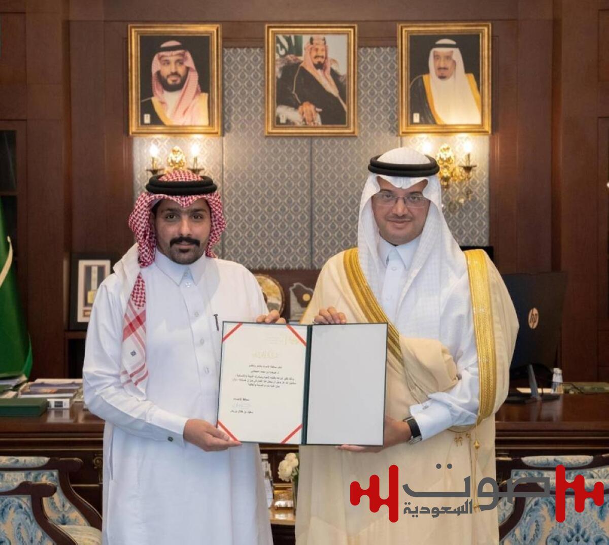 محافظ الأحساء يكرّم مواطناً تبرع بإحدى كليتيه لأخيه