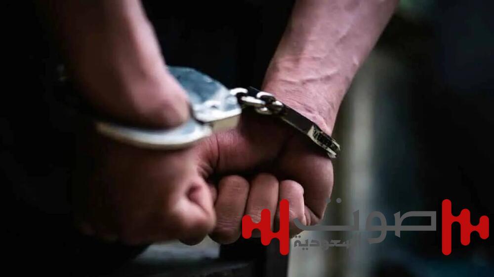 واقعة غريبة في تركيا.. رجل يهاجم بنكاً ببندقية صيد لمروره بضائقة مالية