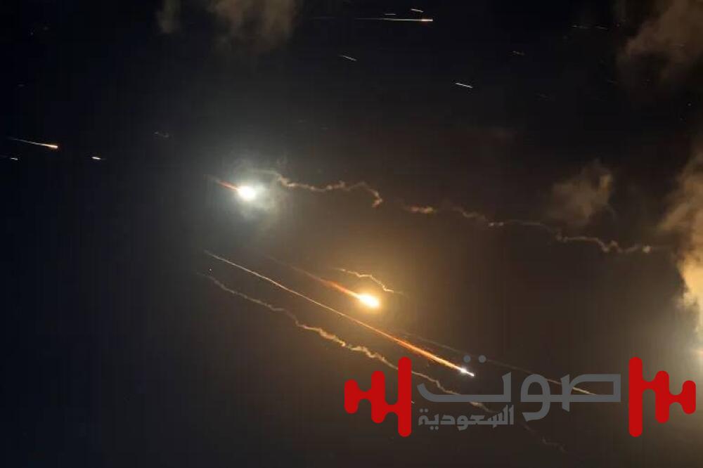 إيران تلوّح بـ«مفاجأة».. إسرائيل تعترض صواريخ فوق تل أبيب