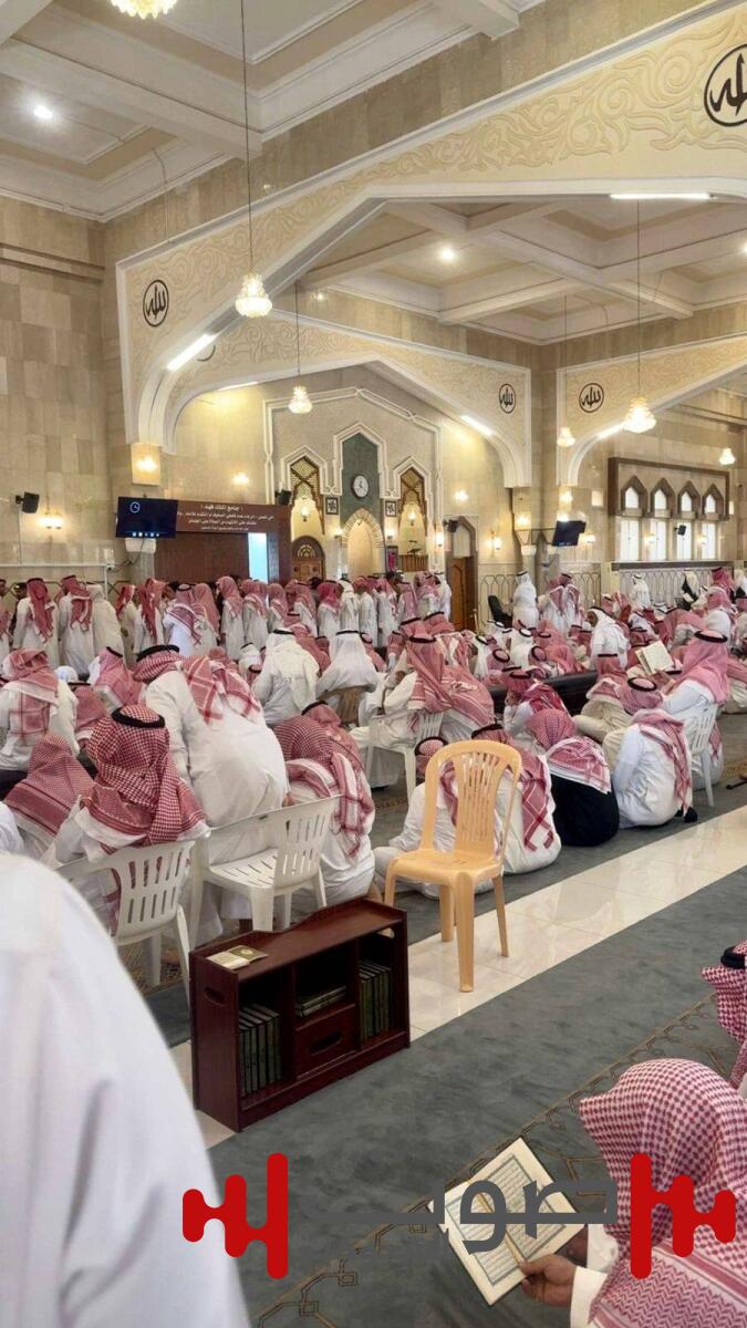 الإعلامي آل مشافي يتقبل العزاء في ابنه طلال