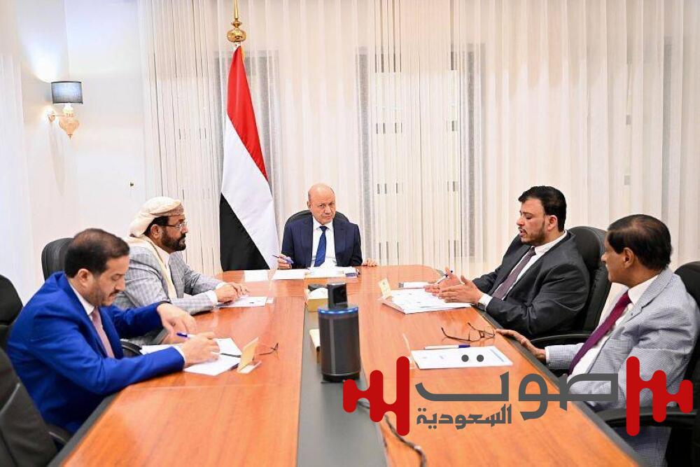 «الرئاسة اليمنية» تطالب الحوثيين بإلقاء السلاح والجنوح للسلام