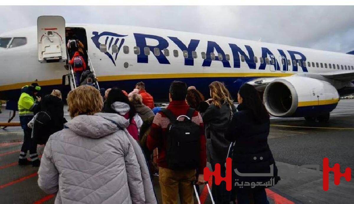 راكبان يأكلان جوازات سفرهما في طائرة متجهة لبريطانيا !