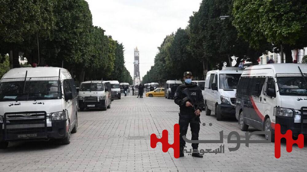بعد أشهر من احتجازهم.. تونس تفرج عن 11 سائحاً روسياً