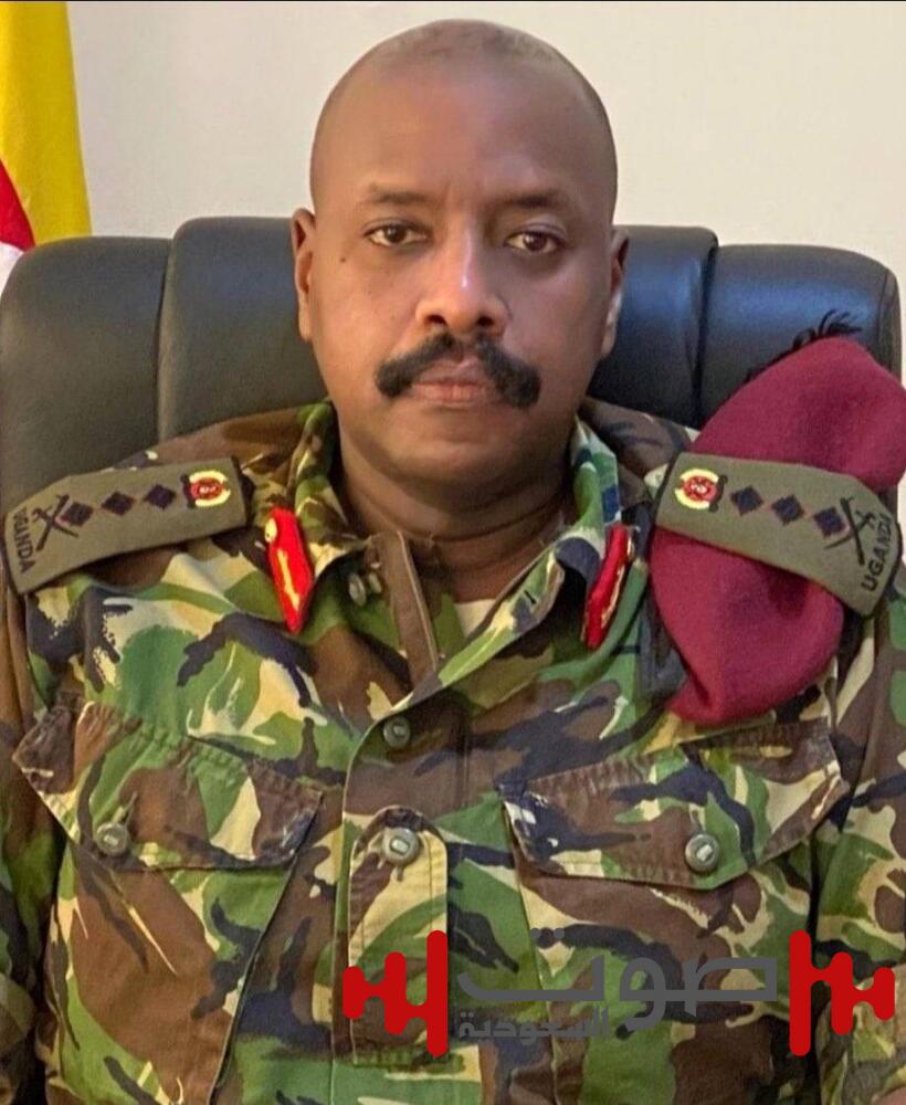 ضربه وحلق شعره.. نجل الرئيس الأوغندي يعلن احتجاز معارض في قبو منزله