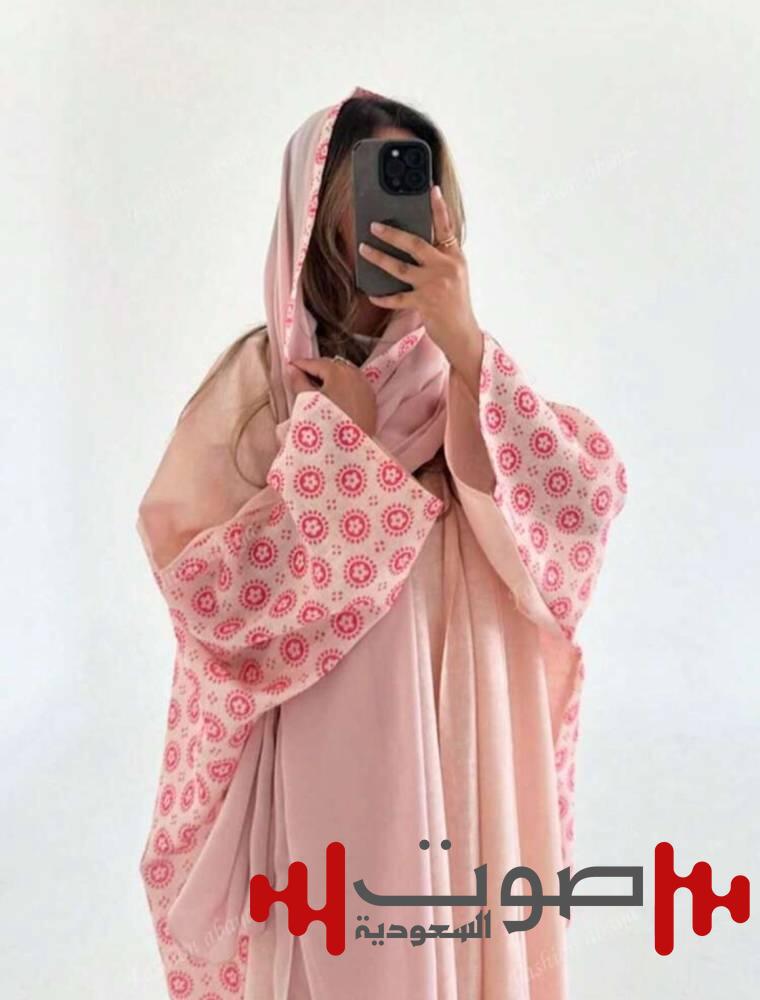 المصممات السعوديات يخترن الأقمشة الهندية لعبايات هذا العام