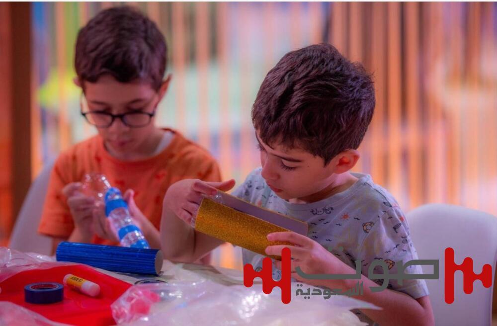 ورشة «المصباح الكهربائي» تُشعل فضول الصغار في «الشارقة القرائي للطفل»