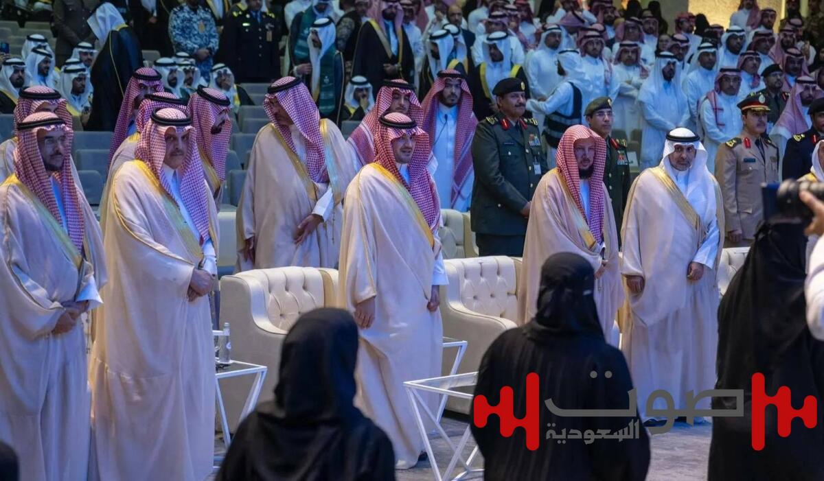 وزير الداخلية يرعى حفل تخريج 555 خريجاً من البرامج الأكاديمية للخدمات الطبية