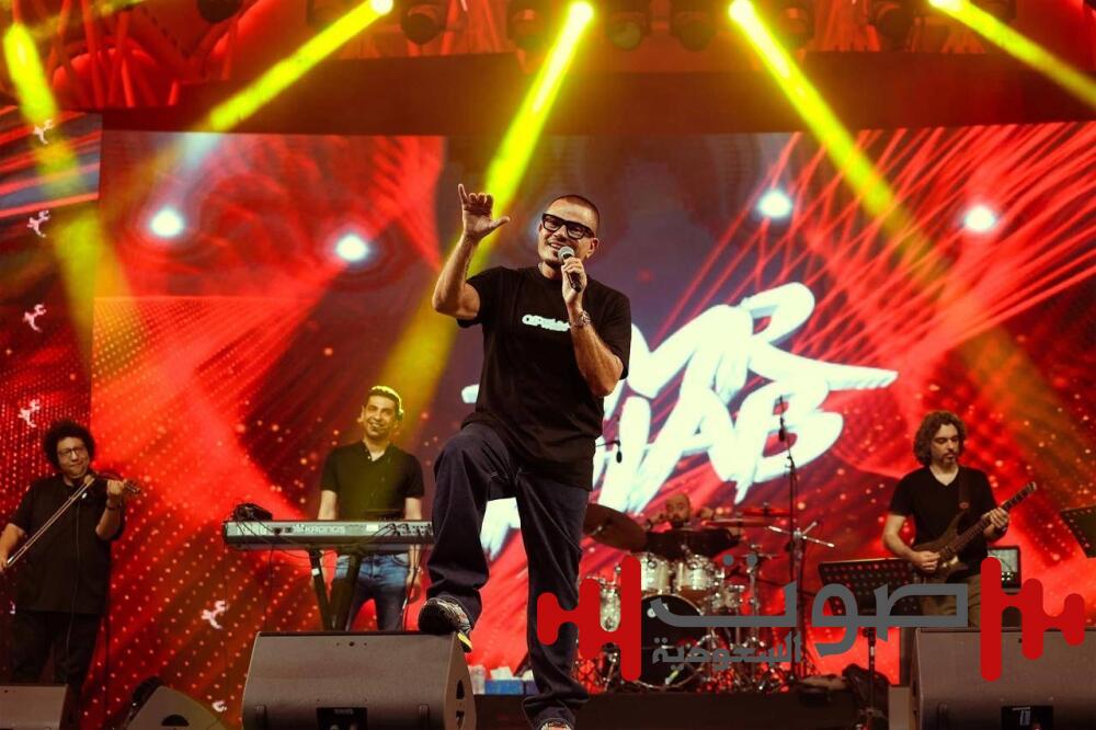 عمرو دياب يشعل حفلا غنائيا في دبي بتفاعل غير مسبوق