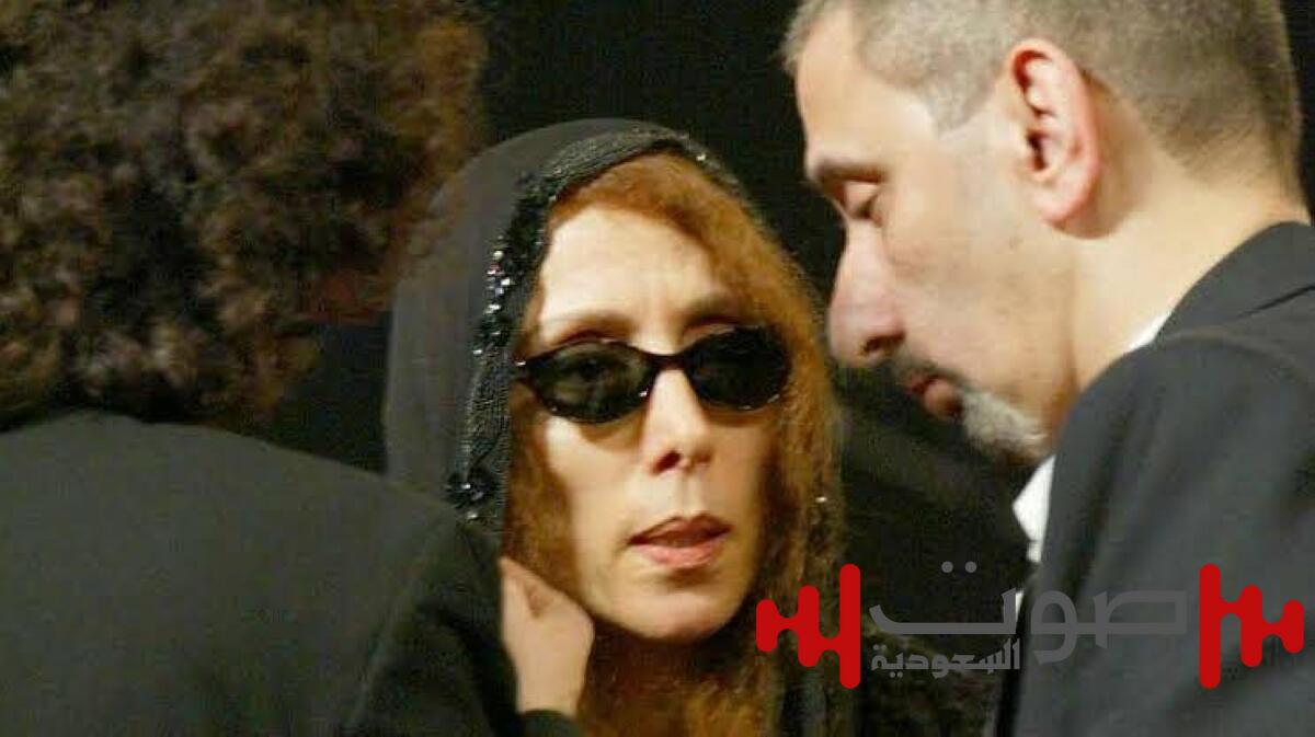 انهيار فيروز بعد وفاة نجلها زياد الرحباني.. والأطباء يهرعون لمنزلها