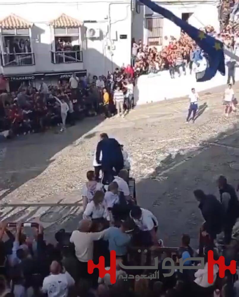 مهرجان شعبي يتحول إلى كابوس.. ثور هائج يُصيب العشرات في إسبانيا