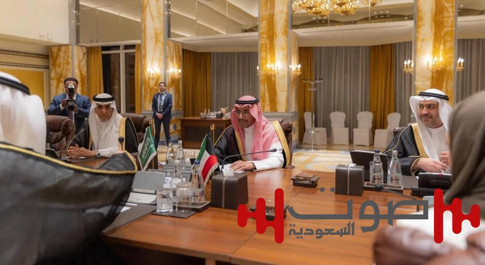 الخريف يناقش تعزيز الشراكة الاقتصادية مع وزيري النفط والتجارة الكويتيين