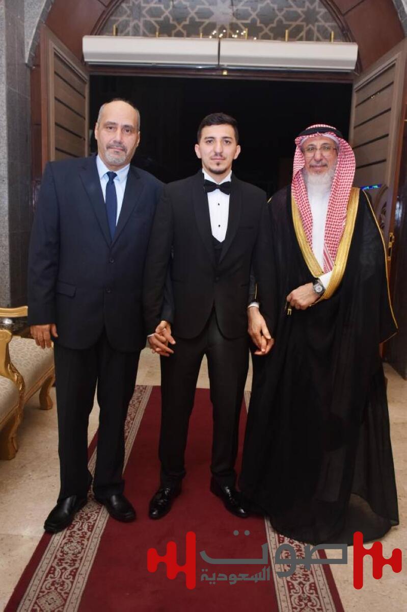 السرحي والرفاتي يحتفلان بزواج إسماعيل
