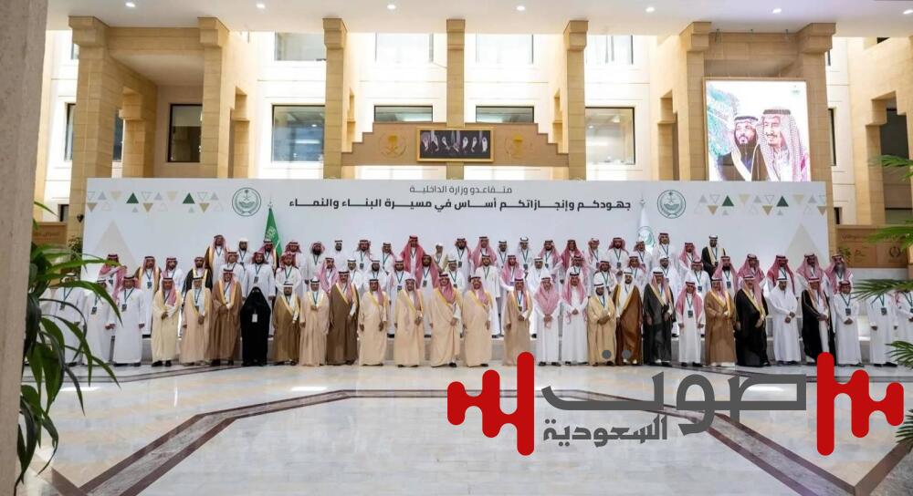 عبدالعزيز بن سعود يلتقي متقاعدي القطاعات التابعة لـ«لداخلية» بالقصيم