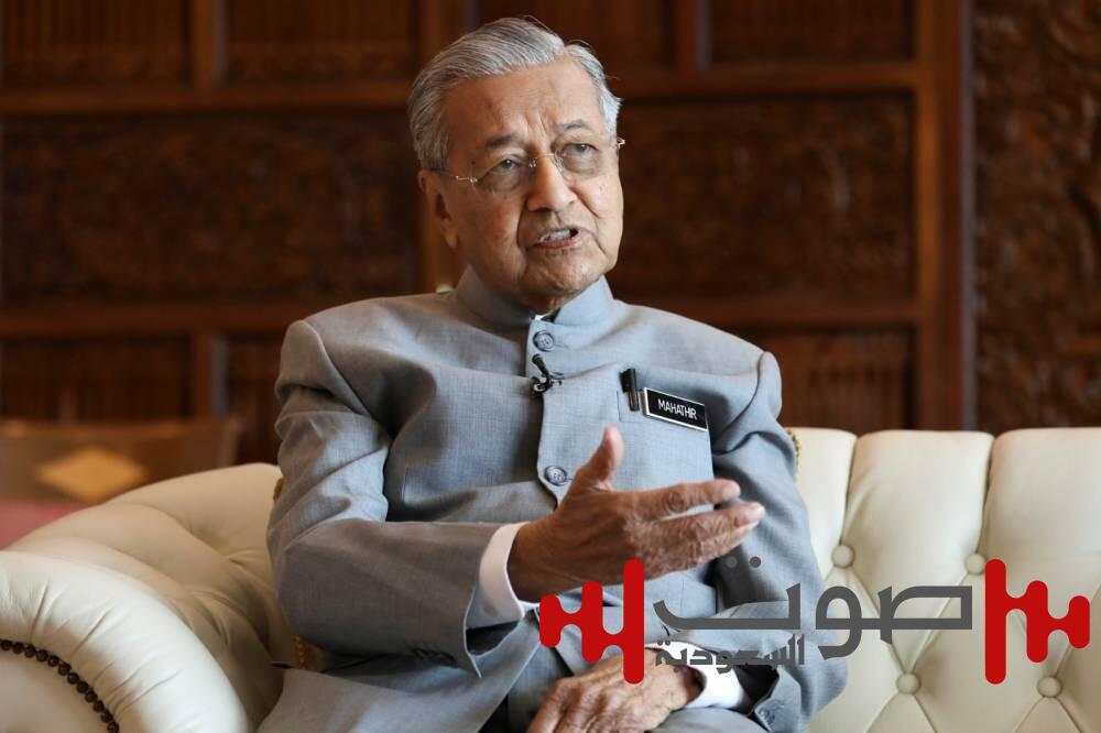 قلق في ماليزيا.. نقل مهاتير محمد إلى المستشفى بعد عيد ميلاده الـ 100