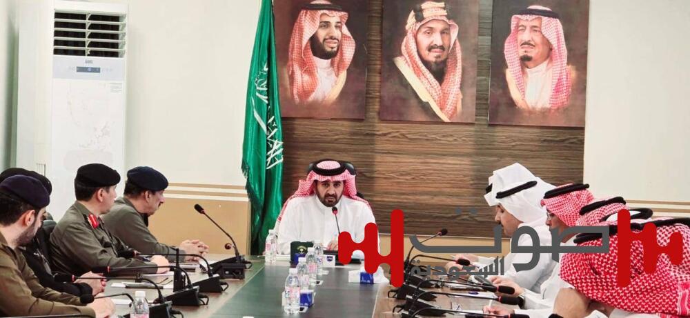 محافظ محايل يرأس اجتماع اللجنة الفرعية للدفاع المدني